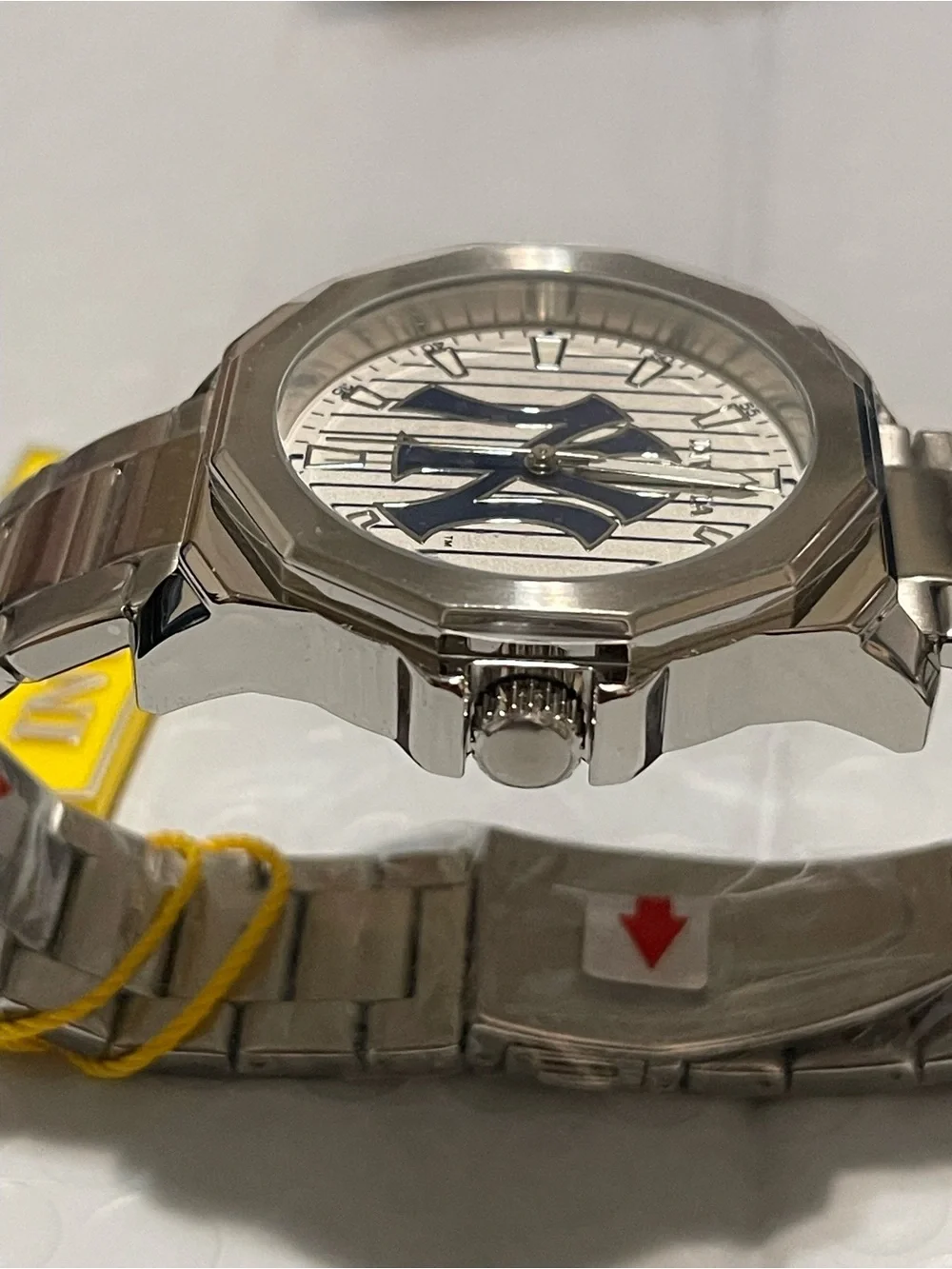 nvicta Speedway New York Edition Men's Watch - 42mm. Steel (49859) new